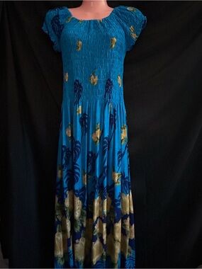 Unity Trading Hawaii Women’s Blue Floral Smocked Maxi Dress One Size Fits All